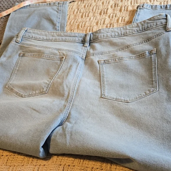 Sonoma Light Blue Straight Fit Jeans With Some Distressing - Picture 7 of 7